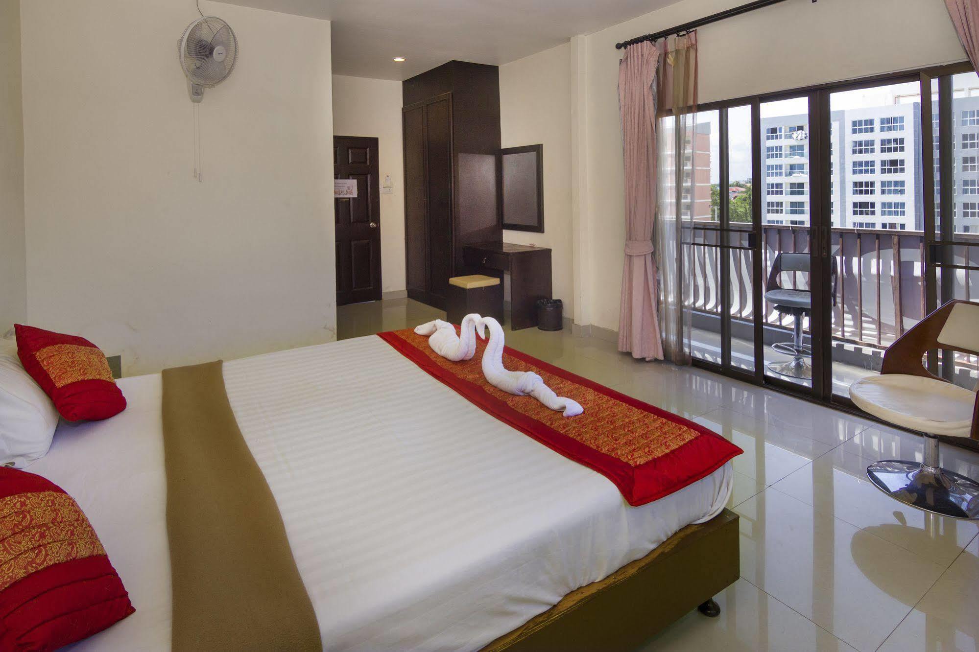 Royal Q & D Suites Pattaja Kültér fotó