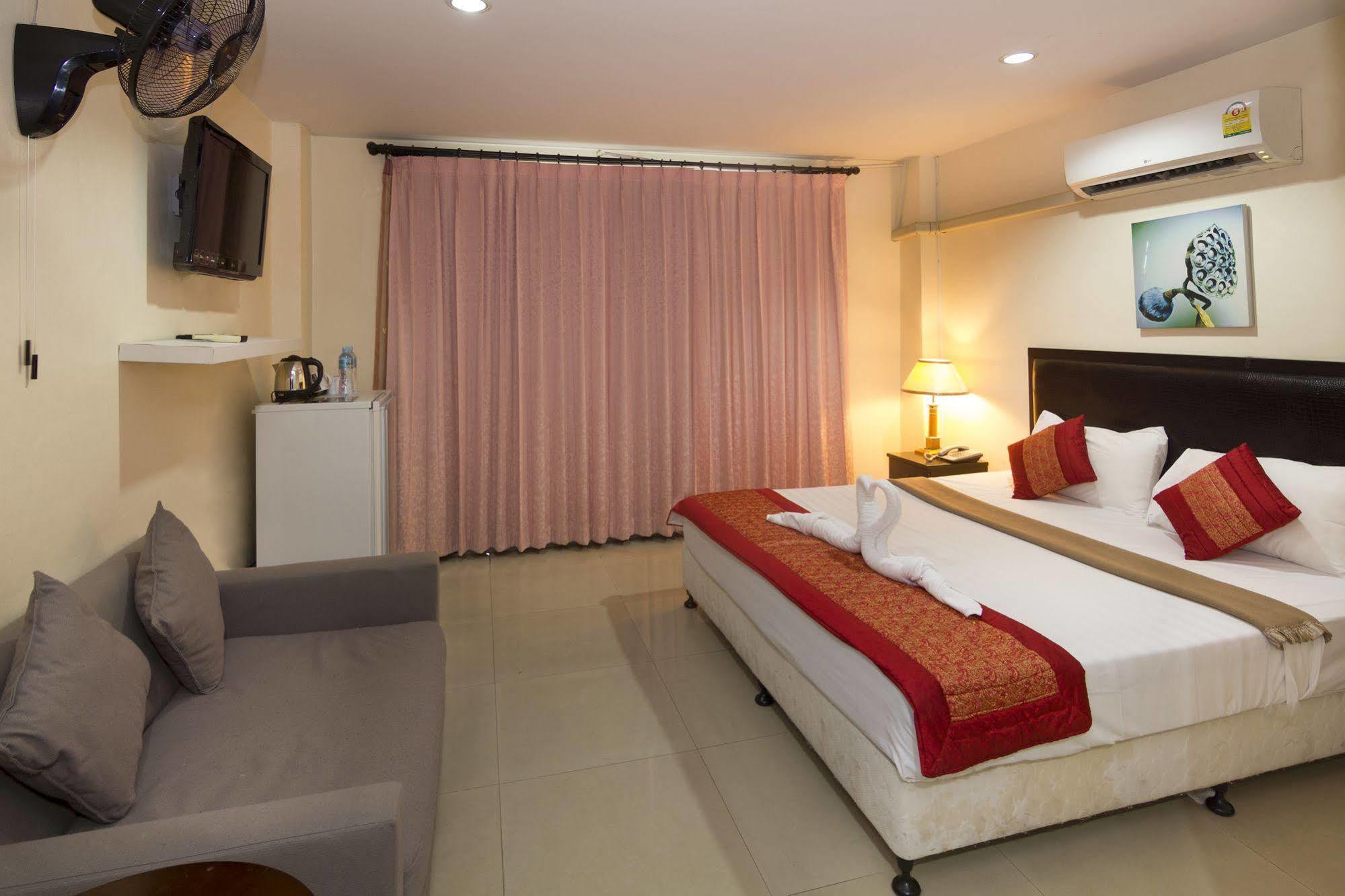 Royal Q & D Suites Pattaja Kültér fotó