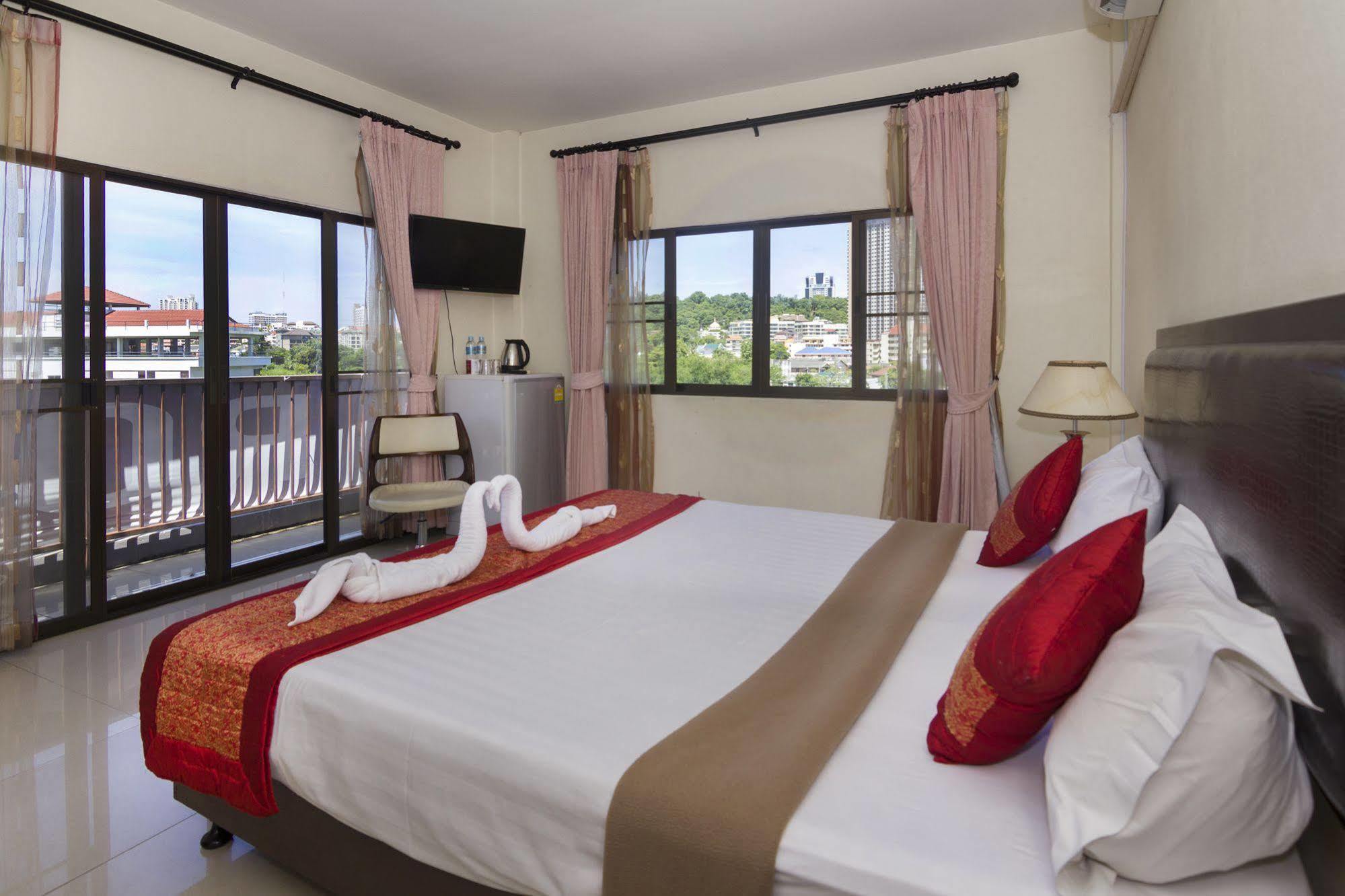 Royal Q & D Suites Pattaja Kültér fotó