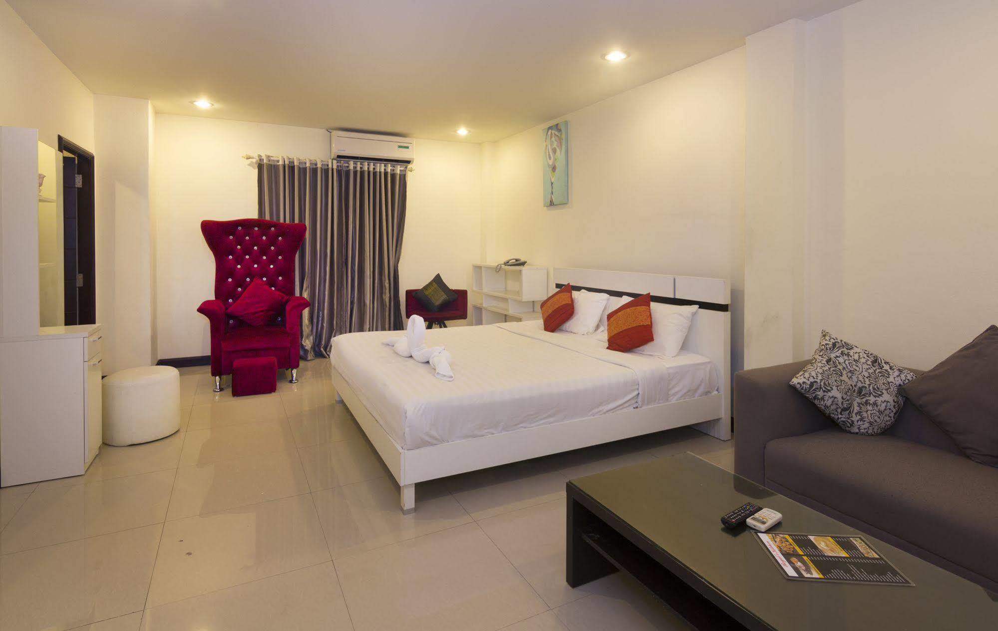 Royal Q & D Suites Pattaja Kültér fotó